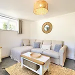Joannes Retreat, Dog Friendly Property In Weymouth With Free Parking