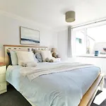 Joannes Retreat, Dog Friendly Property In Weymouth With Free Parking